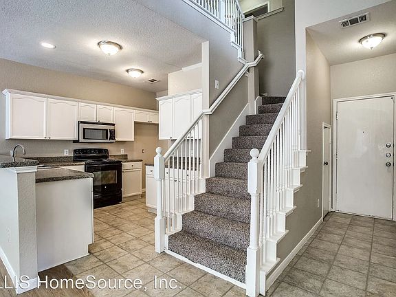 3rd image of 1512 Park Lane Dr