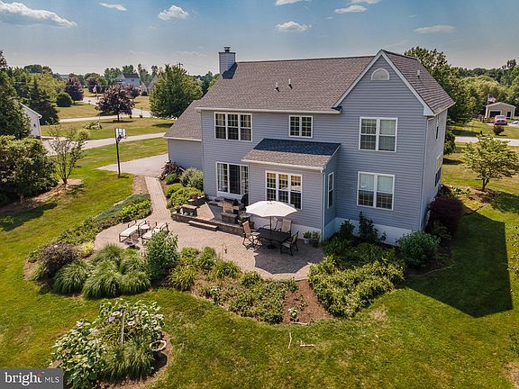 5th image of 209 Crimson Dr