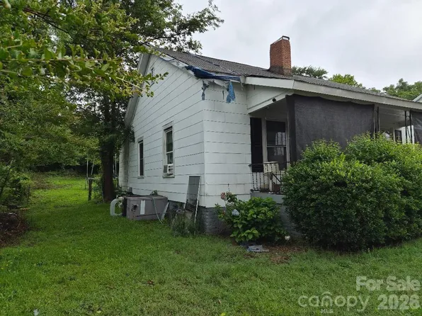 6 Hampton St, Great Falls, SC 29055