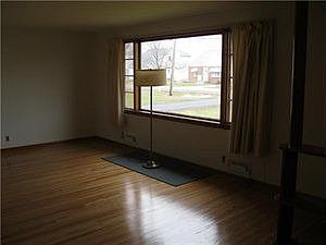 5th image of 255 Fonda Dr