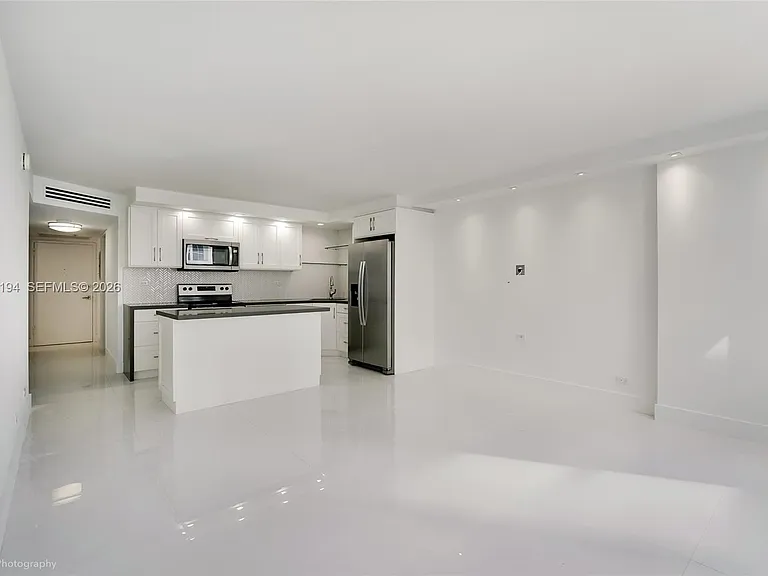 6039 Collins Ave #1222 — Photo 2