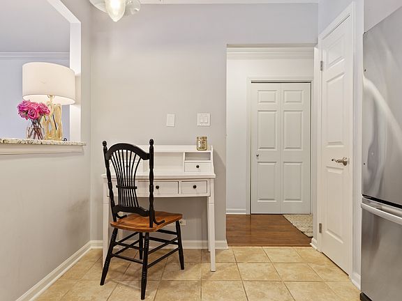 3rd image of 4900 Forest Ave APT 106