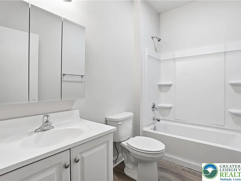 109 S Centre St #7 — Photo 5
