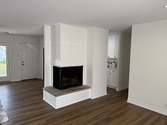 3rd image of 3420 Greenbriar Dr