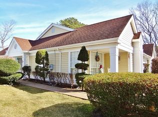 6 Villanova Ct, Ridge, NY 11961