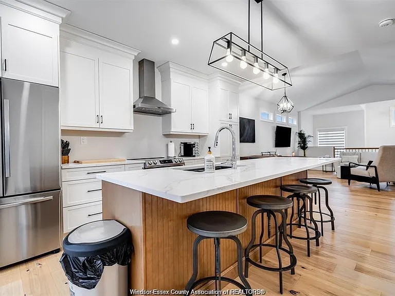 241 Robinson Ave #UPPER — Photo 8
