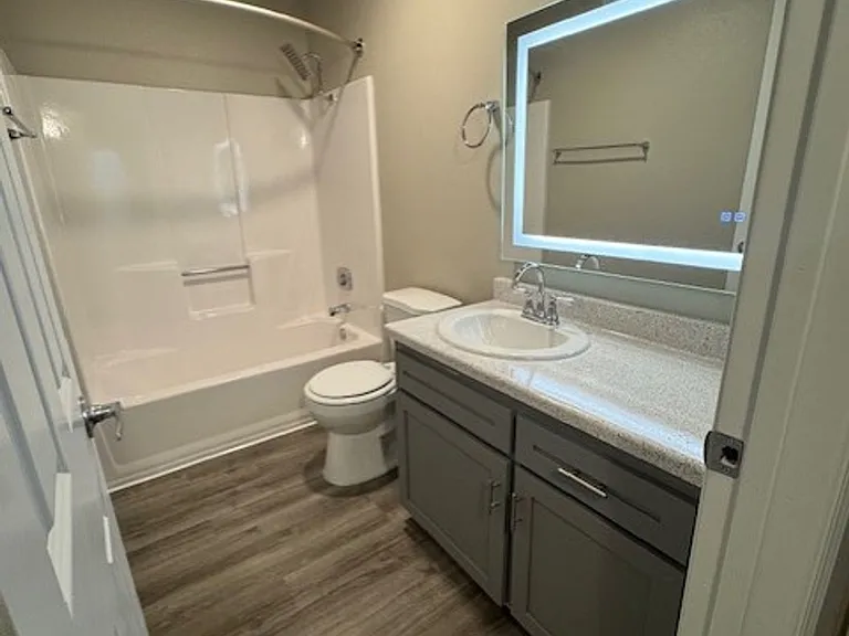 River Run Apartments — Photo 17