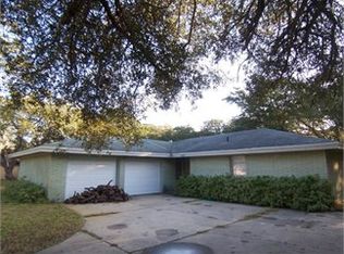 836 Hickory Ave, Rockport, TX 78382