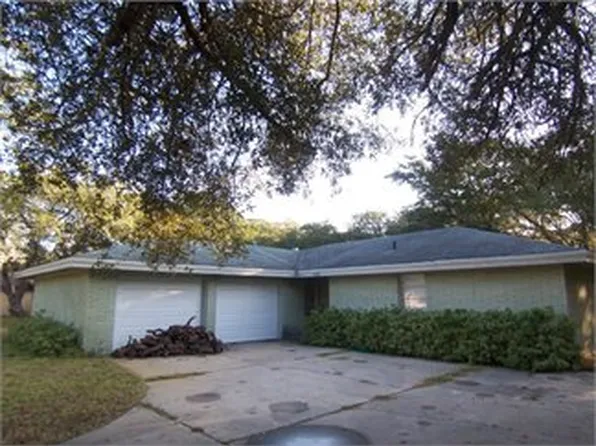 836 Hickory Ave, Rockport, TX 78382