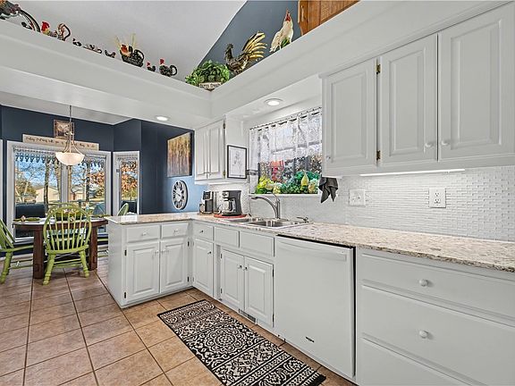 2nd image of 16 Monikie Dr