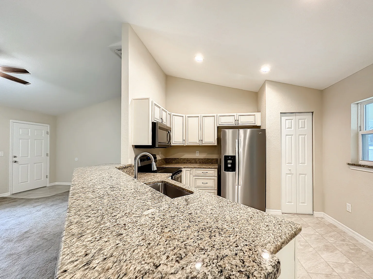 3 bed, 1441 sqft, $1,853 — Photo 4