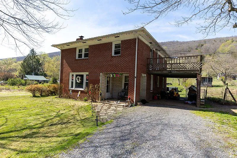 845 Cleghorn Valley Rd photo 1