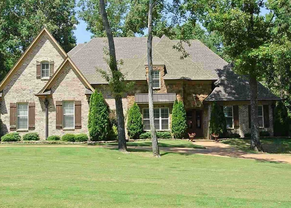 1st image of 150 Millbury Ln