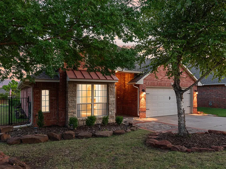 1808 Ada Sage Ln — Photo 2