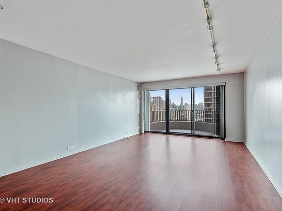 4th image of 2020 N Lincoln Park W APT 26H
