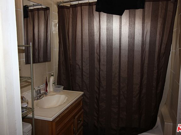 5th image of 6215 Carmelita Ave
