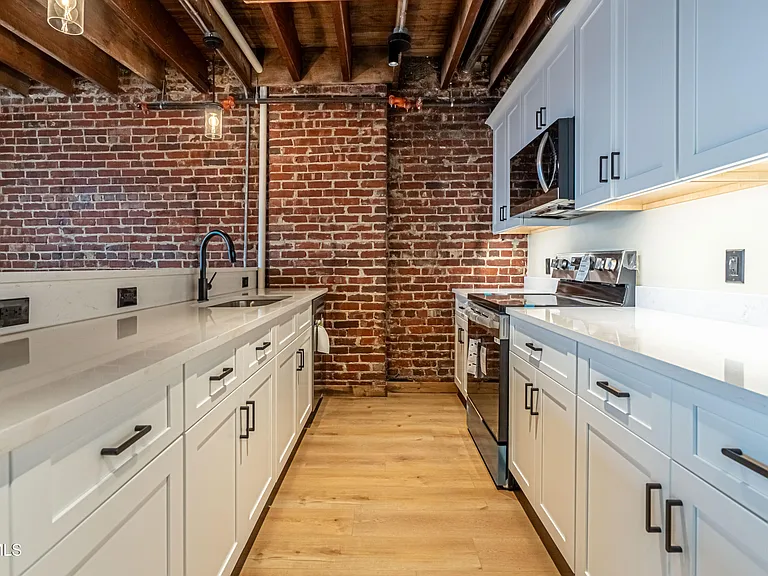453 E Main St #400 — Photo 15