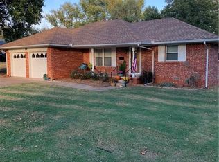 1202 Magnolia Ct, Guthrie, OK 73044