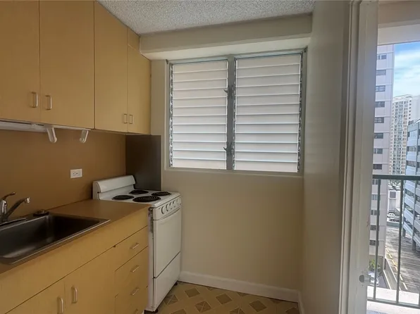 747 Amana St APT 1015, Honolulu, HI 96814
