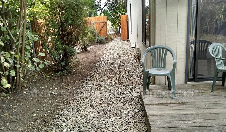 1831 NW Grant Cir — Photo 15