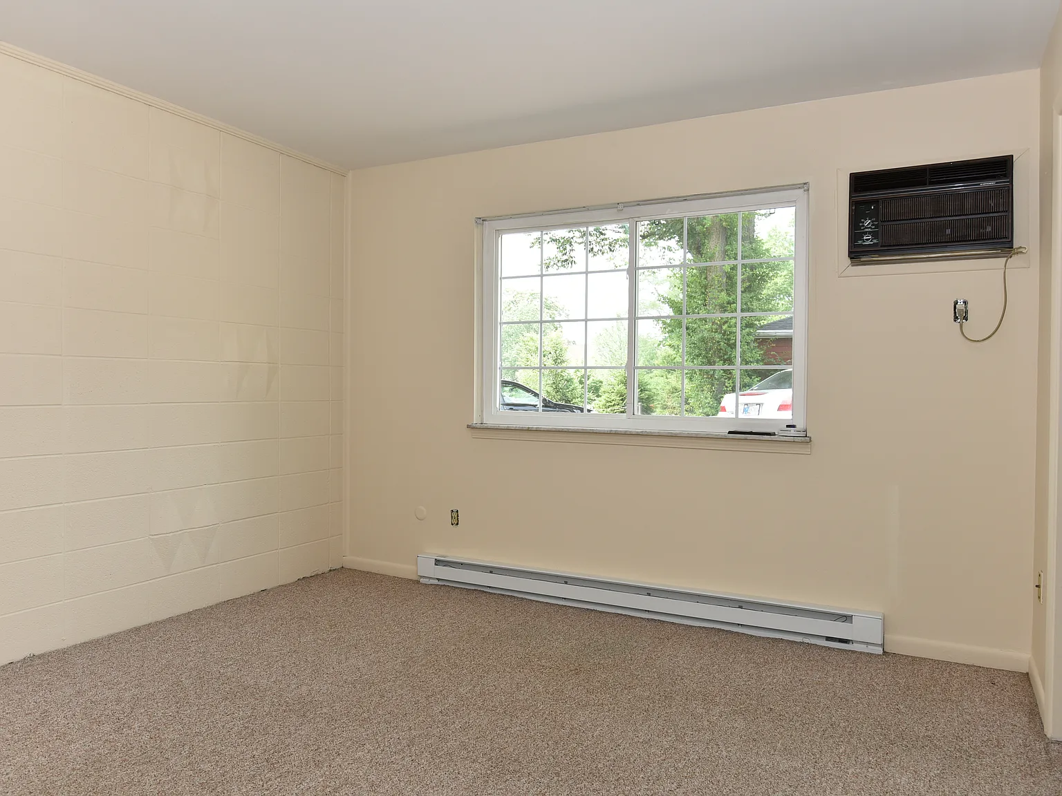 411 S Henderson St — Photo 4