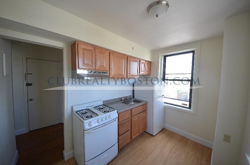 2nd image of 409 Market St