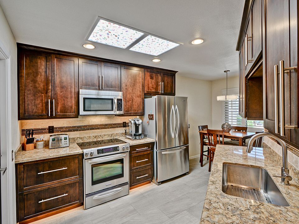 1st image of 10888 W Thunderbird Blvd