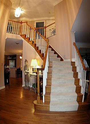 Dramatic 2 Story Entrance Foyer