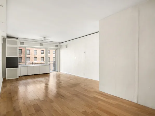 118 East 60th Street 7B image 2 of 12