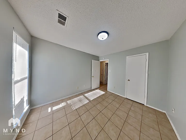 3535 Laurel Cv — Photo 11