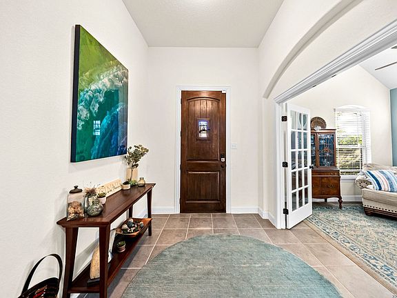2nd image of 216 Aspen