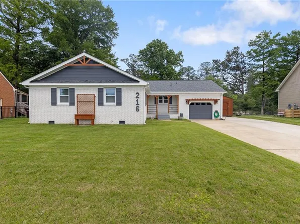 216 Stubbs Dr, Chesapeake, VA 23323