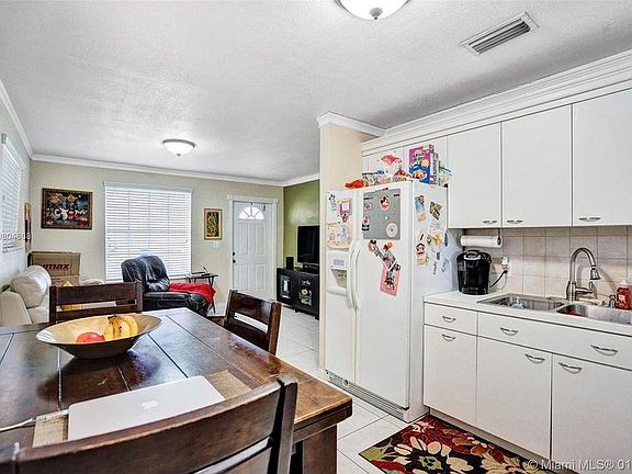 2nd image of 539 SW 114th Ave #1