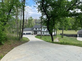 2597 Peck Rd, Pea Ridge, AR 72751
