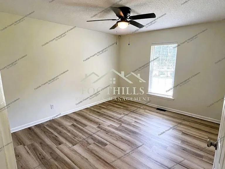 1950 Shackleburg Rd — Photo 3