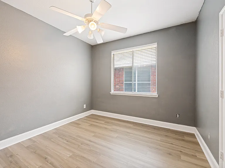 4849 Gloucester Dr — Photo 20