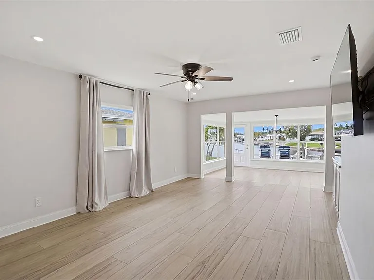 4436 Floramar Ter — Photo 9