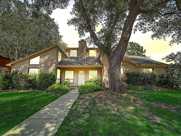 8111 Pine Green Ln — Photo 38