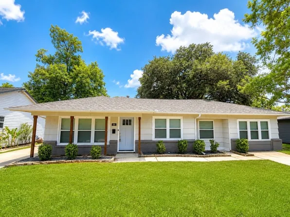 306 Wisteria St, Lake Jackson, TX 77566