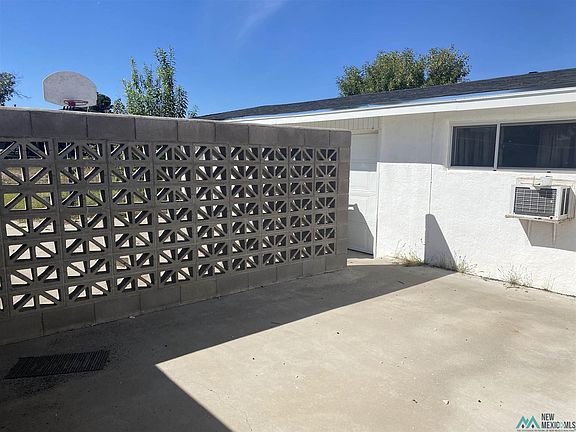 3rd image of 2704 Mountain View Dr