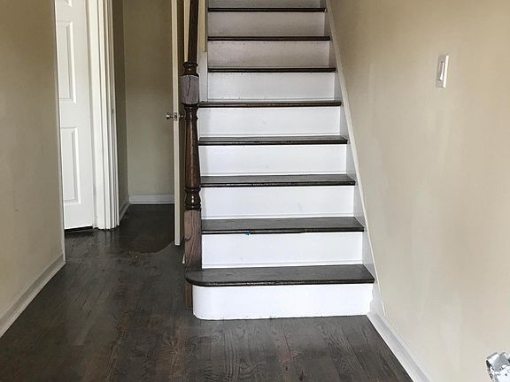 2nd image of 258 Robinson Ave #1