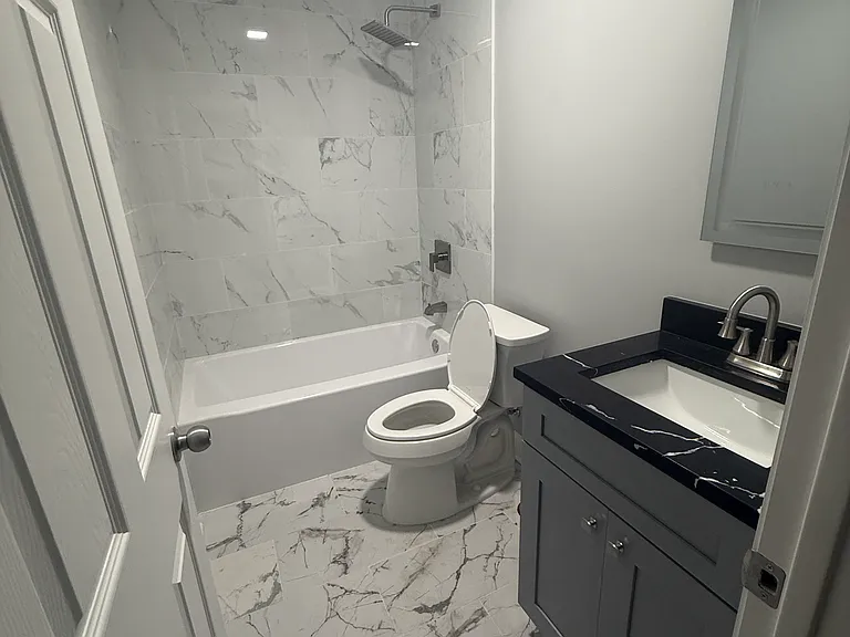 726 N Lotus Ave #B — Photo 5