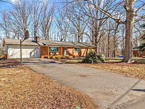 3rd image of 183 Jane Sowers Rd