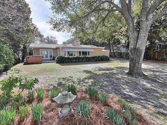 2nd image of 121 Lakeshore Dr. #N. Litchfield Beach
