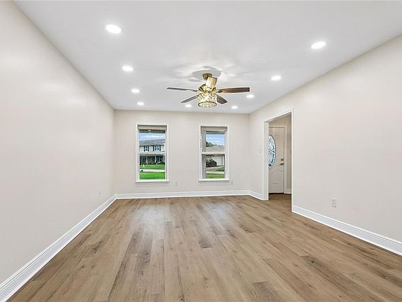3rd image of 308 Glenmeade Ct