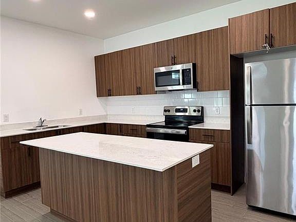 5th image of 546 North Ave Unit B