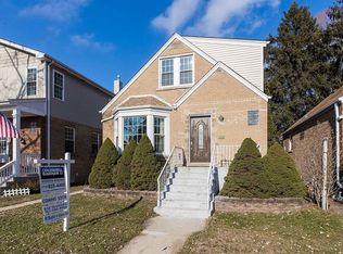 7222 W Greenleaf Ave, Chicago, IL