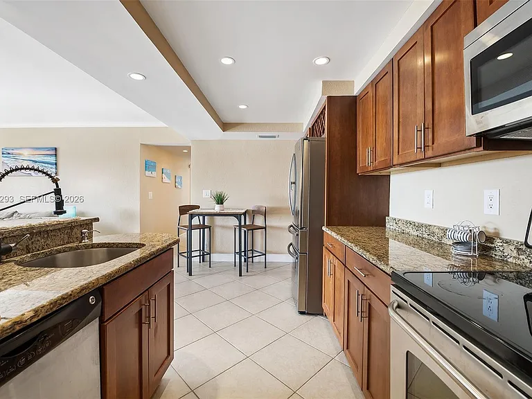 2900 NE 30th St #7G — Photo 4