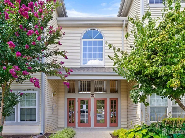107 Lassen Ct, Princeton, NJ 08540