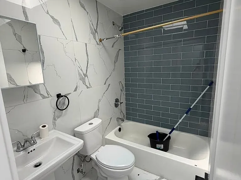 1800 Matthews Ave #1A — Photo 7